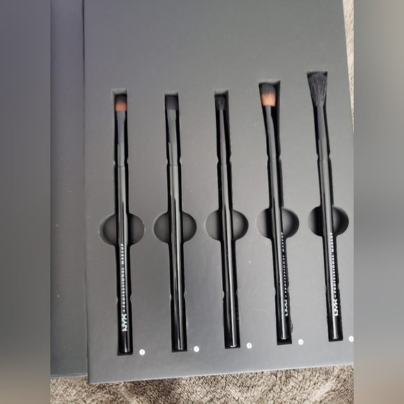 Makeup - Picture 3 of 3